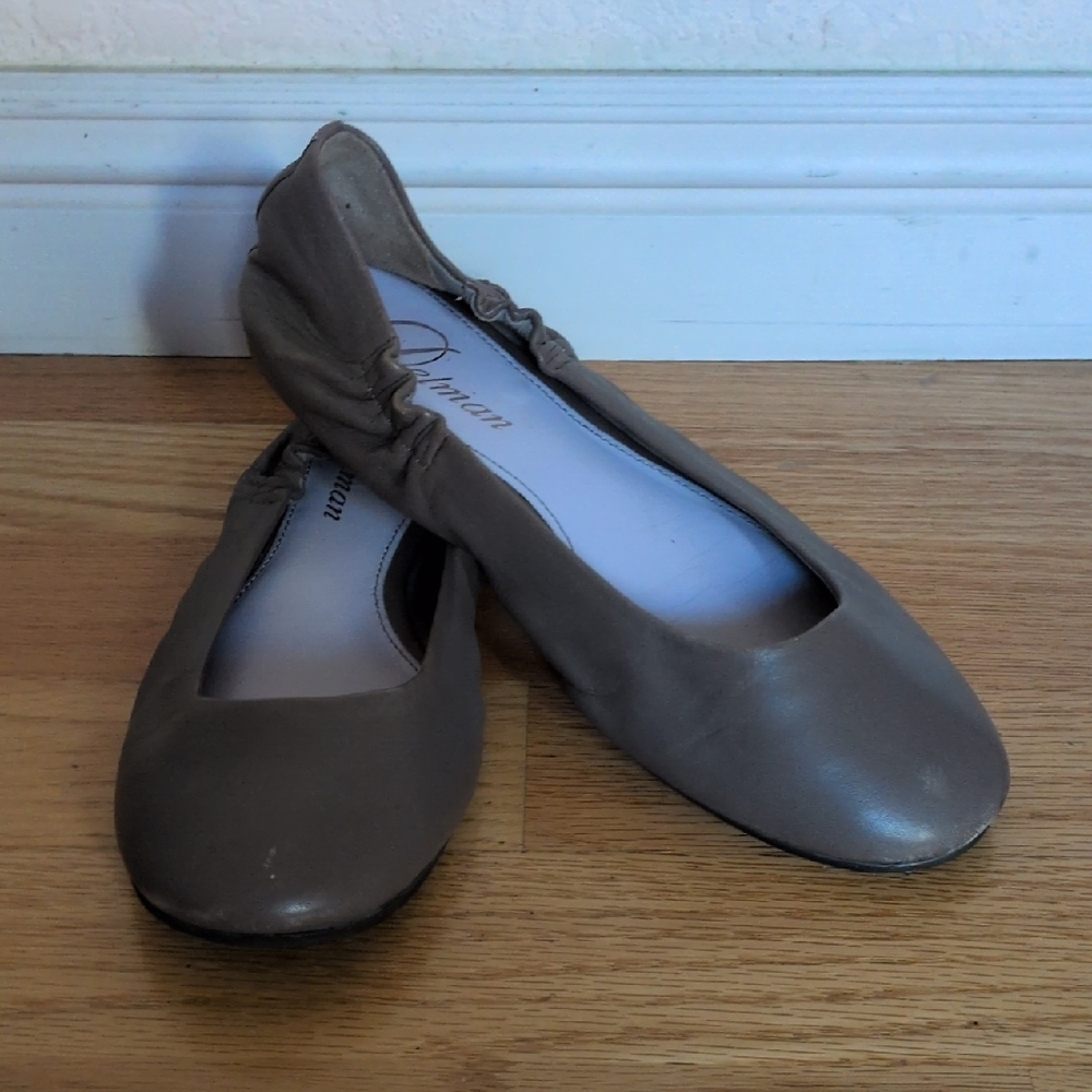 Women's Tan Flats